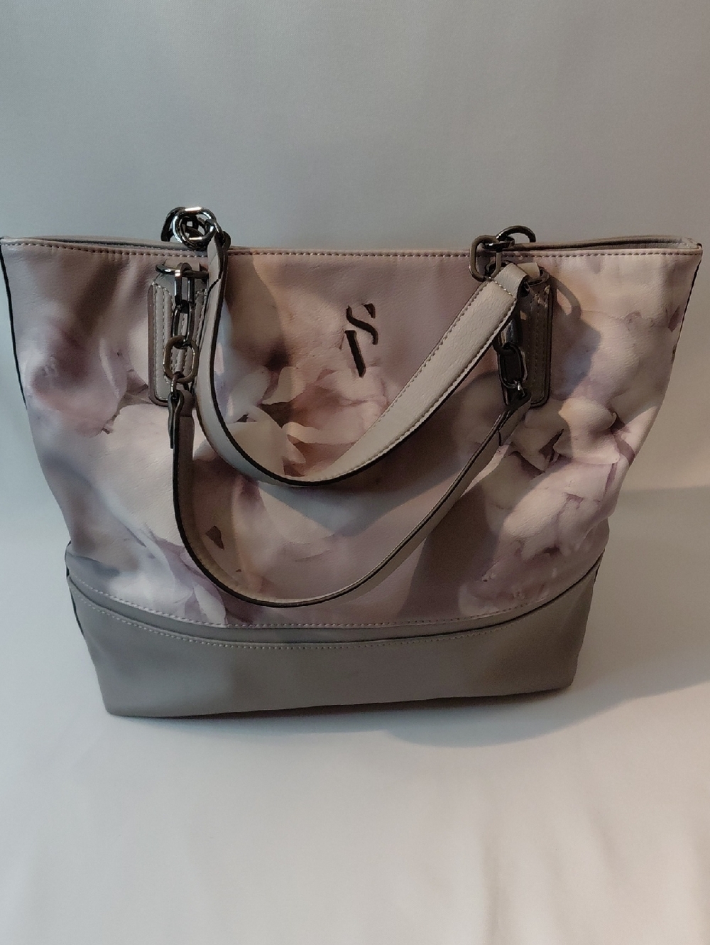Simply Vera Vera Wang Light Grey Hand Bag